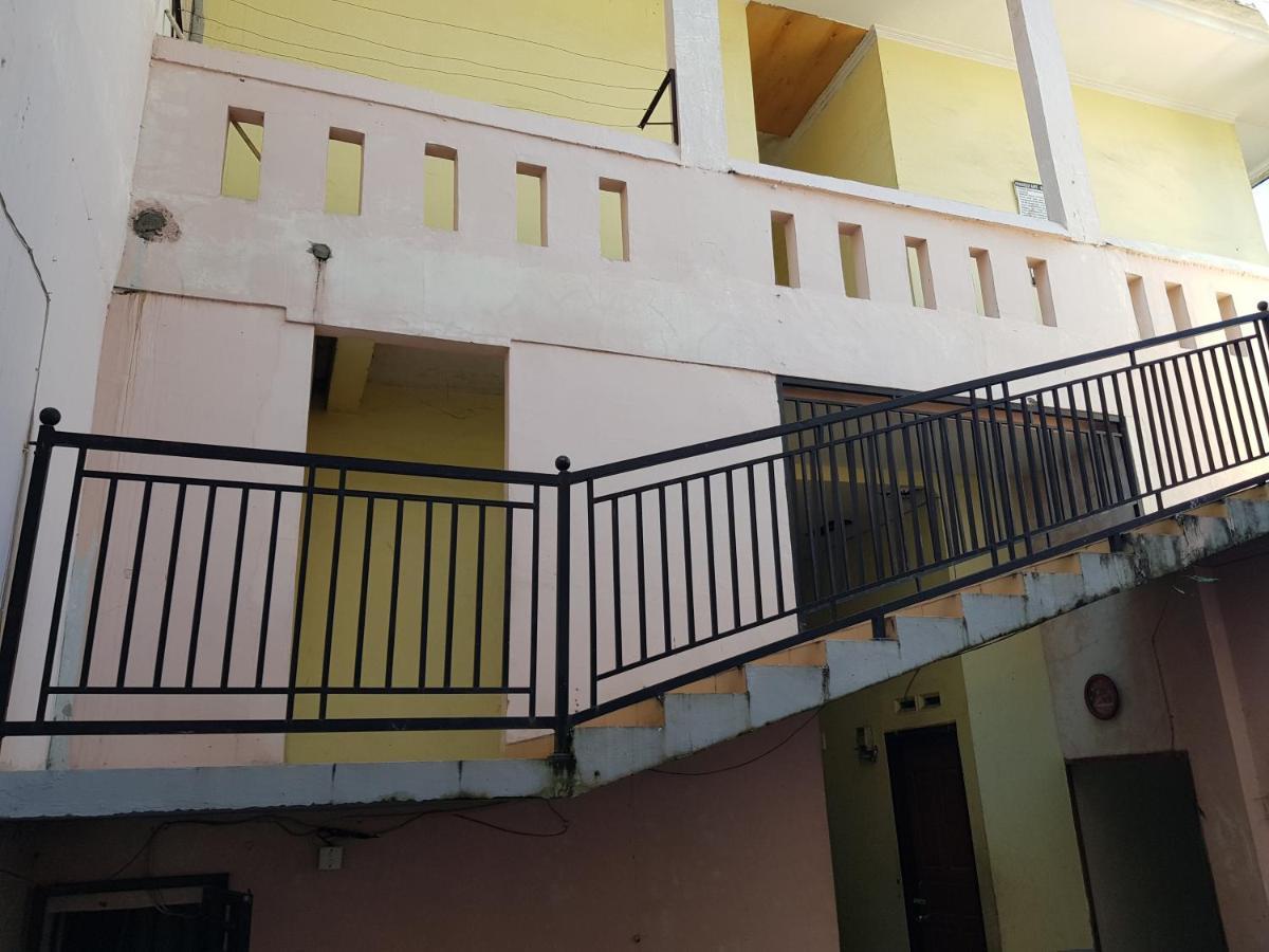 Hotel Oyo 93162 Cempaka Syariah Medan Exterior foto