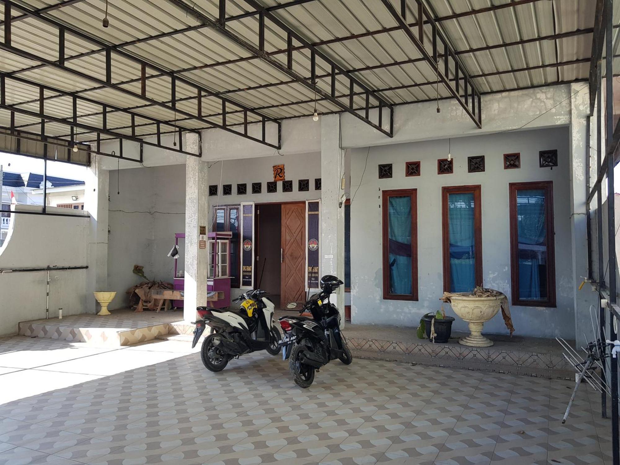 Hotel Oyo 93162 Cempaka Syariah Medan Exterior foto